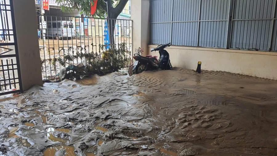 Xã biên giới oằn mình khắc phục hậu quả sau trận lũ lịch sử - ảnh 2