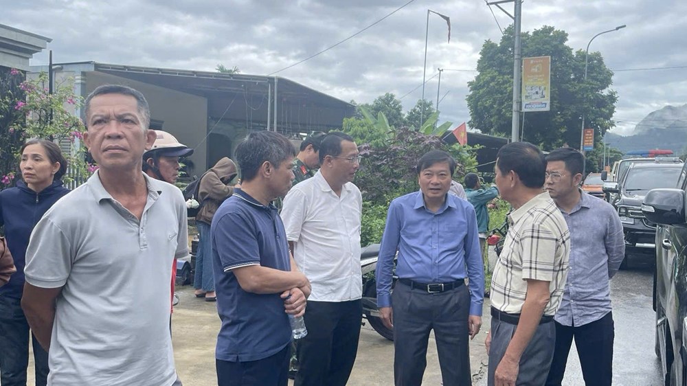 Miền Tây Nghệ An chìm trong biển nước lũ, nhiều nơi mất liên lạc - ảnh 6