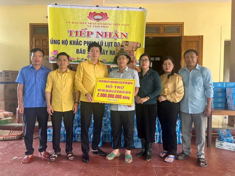 Nghệ An tiếp nhận hơn 38,5 tỉ đồng ủng hộ người dân thiệt hại vùng lũ - ảnh 1