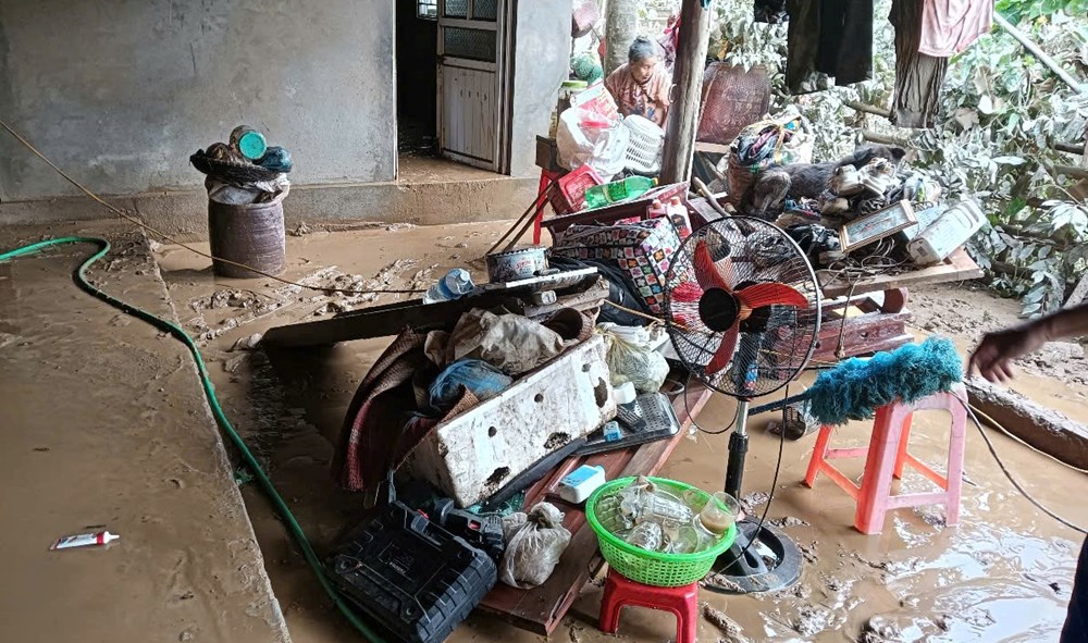 Nghệ An tiếp nhận hơn 38,5 tỉ đồng ủng hộ người dân thiệt hại vùng lũ - ảnh 2