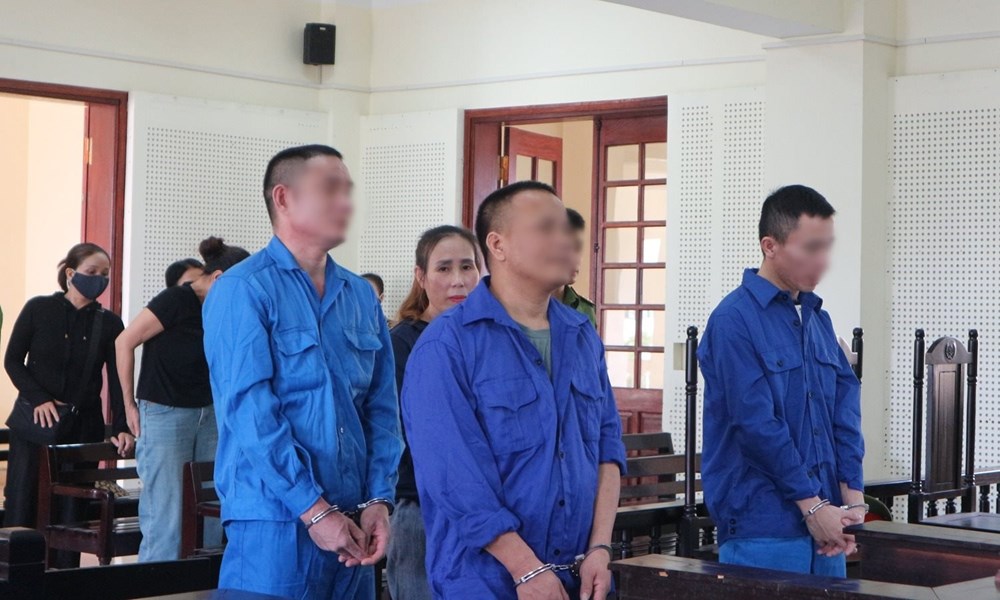 Chồng chưa mãn hạn tù, vợ “nối gót” lĩnh án 20 năm vì buôn ma túy - ảnh 1