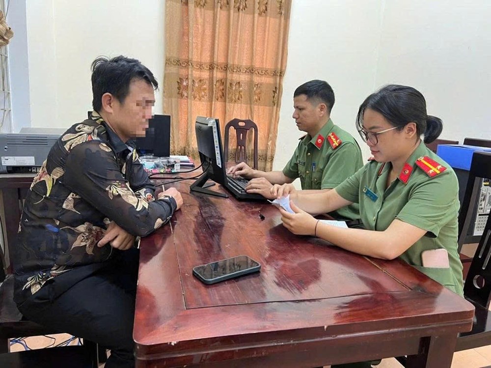 Phạt 7,5 triệu đồng vì livestream xúc phạm, bôi nhọ trưởng bản - ảnh 1