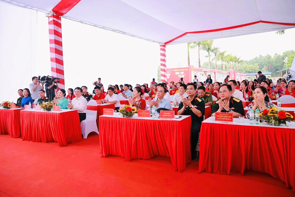 Trưng bày chuyên đề “Việt Nam - Hồ Chí Minh: Từ mùa Thu độc lập đến kỷ nguyên vươn mình” - ảnh 1