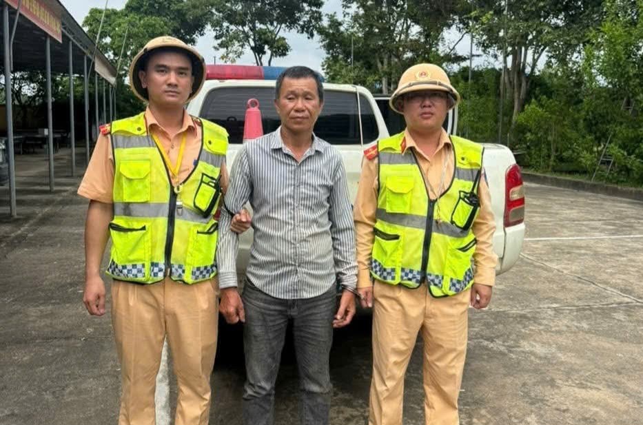 Đối tượng người nước ngoài trốn lệnh truy nã “sa lưới” khi đi qua Nghệ An - ảnh 1