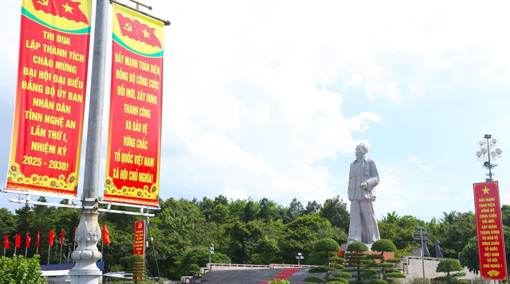 Rực rỡ sắc cờ hoa chào mừng Tết Độc lập - ảnh 2