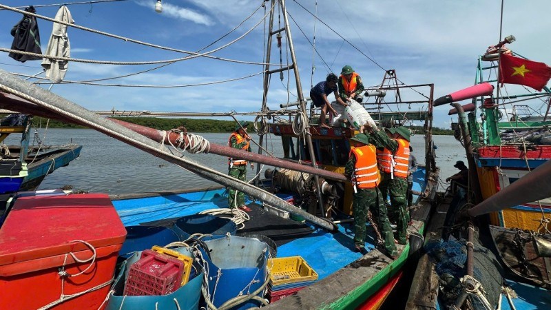 Nghệ An cấm tàu thuyền ra khơi để ứng phó bão số 5 - ảnh 2