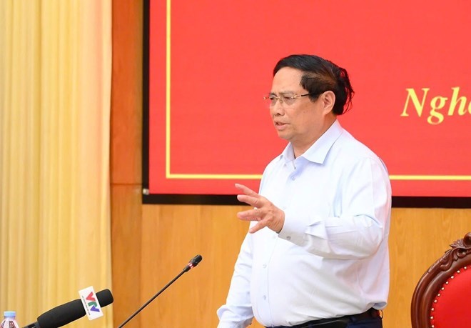 Thủ tướng Phạm Minh Chính trực tiếp chỉ đạo ứng phó bão số 5 tại Nghệ An - ảnh 1