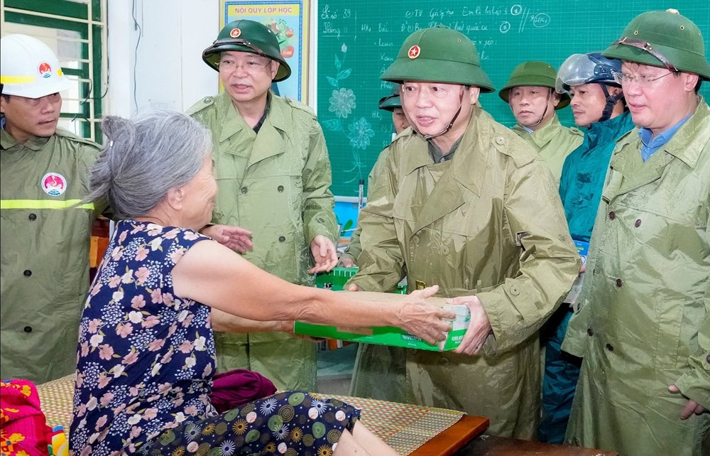 Phó Thủ tướng Trần Hồng Hà kiểm tra điểm sơ tán và tuyến đê xung yếu tại Nghệ An - ảnh 2