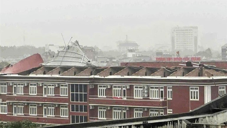 Đón học sinh tựu trường, nhiều trường học “căng mình” khắc phục sau bão số 5 - ảnh 1