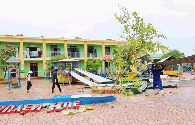 Đón học sinh tựu trường, nhiều trường học “căng mình” khắc phục sau bão số 5 - ảnh 4