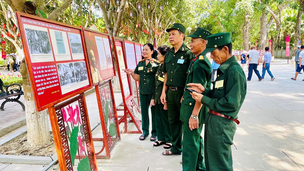 Hàng vạn người về thăm quê Bác trong dịp nghỉ lễ 2.9 - ảnh 3