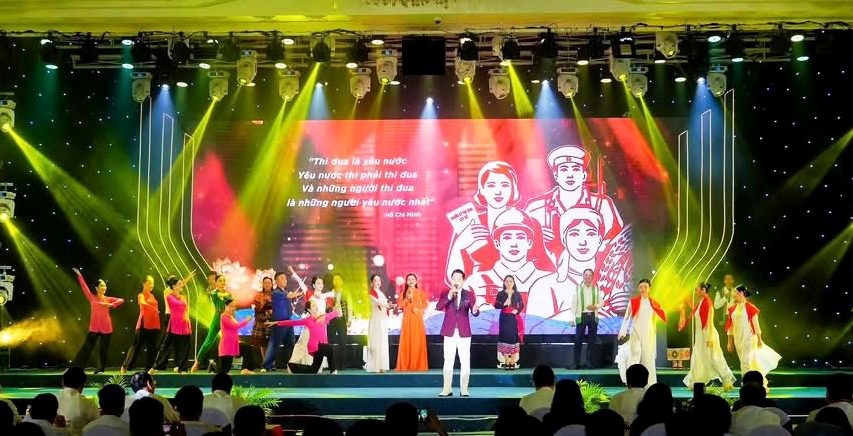 Tôn vinh, giao lưu các điển hình thi đua yêu nước Nghệ An năm 2025 - ảnh 1