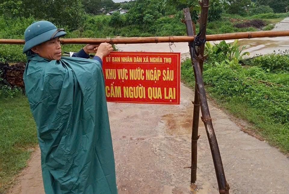 Nghệ An khẩn trương di dời hàng nghìn hộ dân “chạy" bão số 10 - ảnh 6