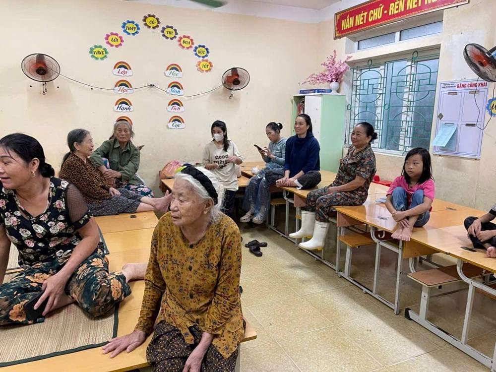 Nghệ An khẩn trương di dời hàng nghìn hộ dân “chạy" bão số 10 - ảnh 2