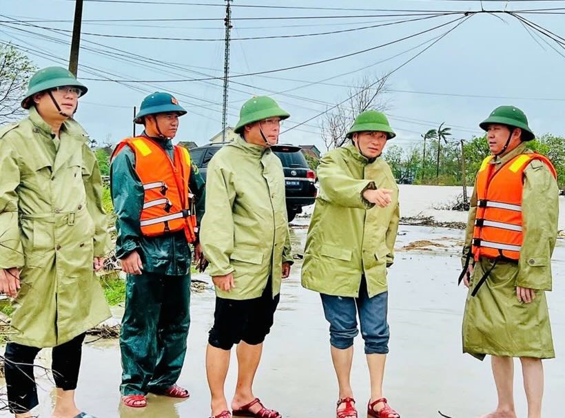 Chung tay, nỗ lực khắc phục hậu quả nặng nề bão số 10 ở Nghệ An - ảnh 5
