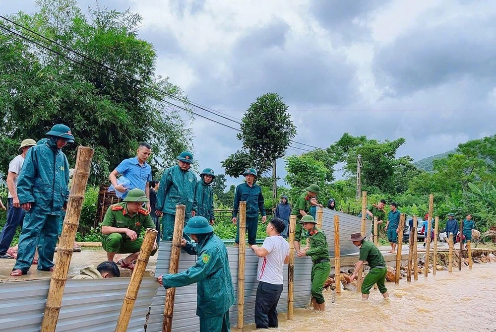 Chung tay, nỗ lực khắc phục hậu quả nặng nề bão số 10 ở Nghệ An - ảnh 8