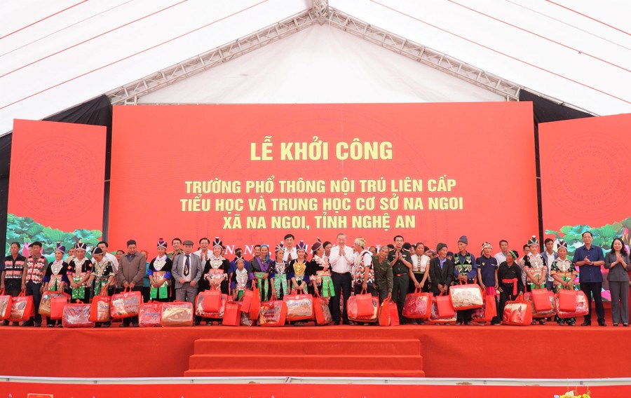 Tổng Bí thư Tô Lâm dự Lễ khởi công xây dựng Trường Phổ thông nội trú liên cấp ở Nghệ An - ảnh 7