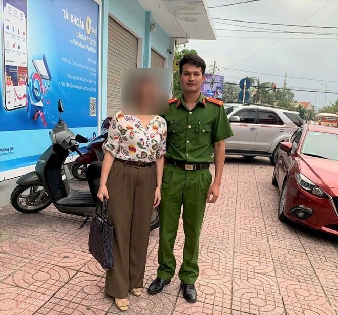 Đại úy công an trả lại nửa tỷ đồng cho người chuyển khoản nhầm - ảnh 1