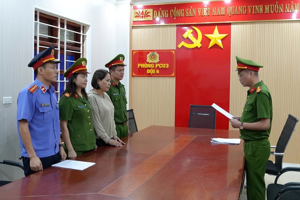 Khởi tố, bắt tạm giam nữ giám đốc công ty sản xuất hơn 2,7 triệu lít dầu ăn giả - ảnh 1