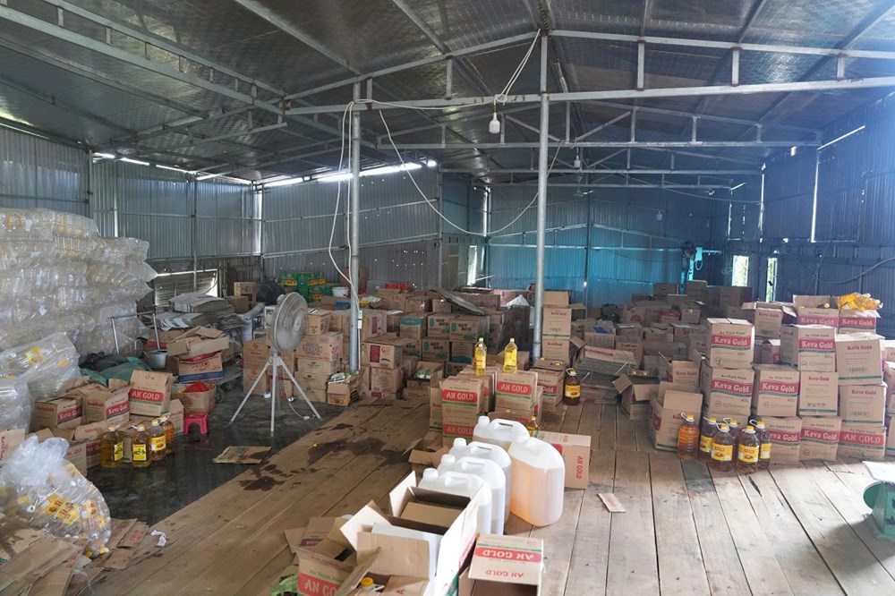 Khởi tố, bắt tạm giam nữ giám đốc công ty sản xuất hơn 2,7 triệu lít dầu ăn giả - ảnh 2