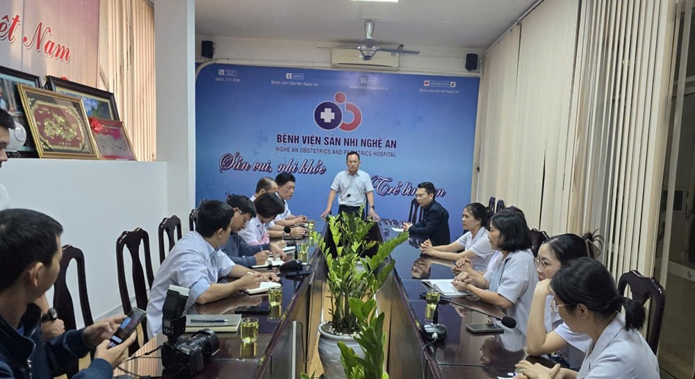 Người đàn ông dùng dao đâm loạn xạ, tấn công 7 người bị thương trong bệnh viện - ảnh 3