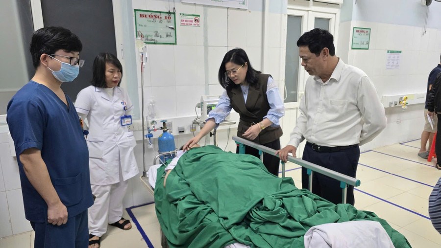 Các nạn nhân bị tấn công ở Bệnh viện Sản Nhi Nghệ An qua cơn nguy kịch - ảnh 1