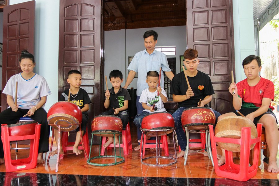 Người truyền nhịp “hồn quê” trong những hồi trống tế - ảnh 2