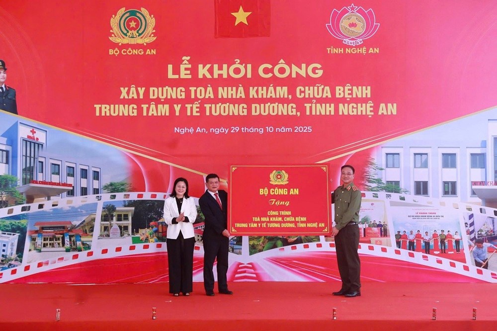 Khởi công nhiều công trình y tế, giáo giục hỗ trợ phát triển vùng cao Nghệ An - ảnh 1