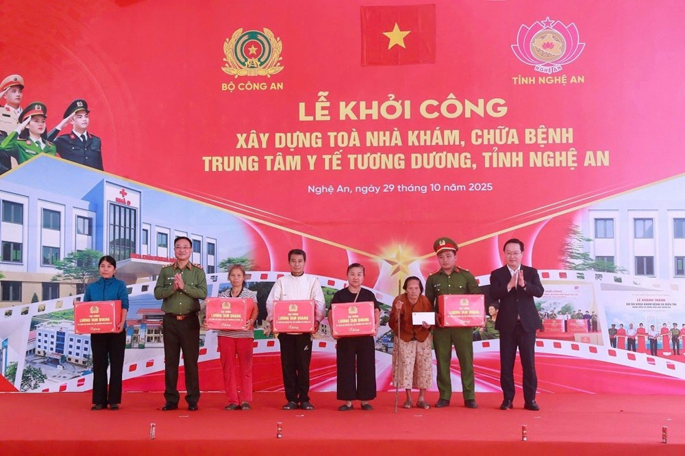 Khởi công nhiều công trình y tế, giáo giục hỗ trợ phát triển vùng cao Nghệ An - ảnh 2