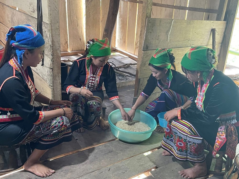 Rộn ràng lễ hội mừng lúa mới của đồng bào Khơ Mú miền Tây xứ Nghệ - ảnh 5