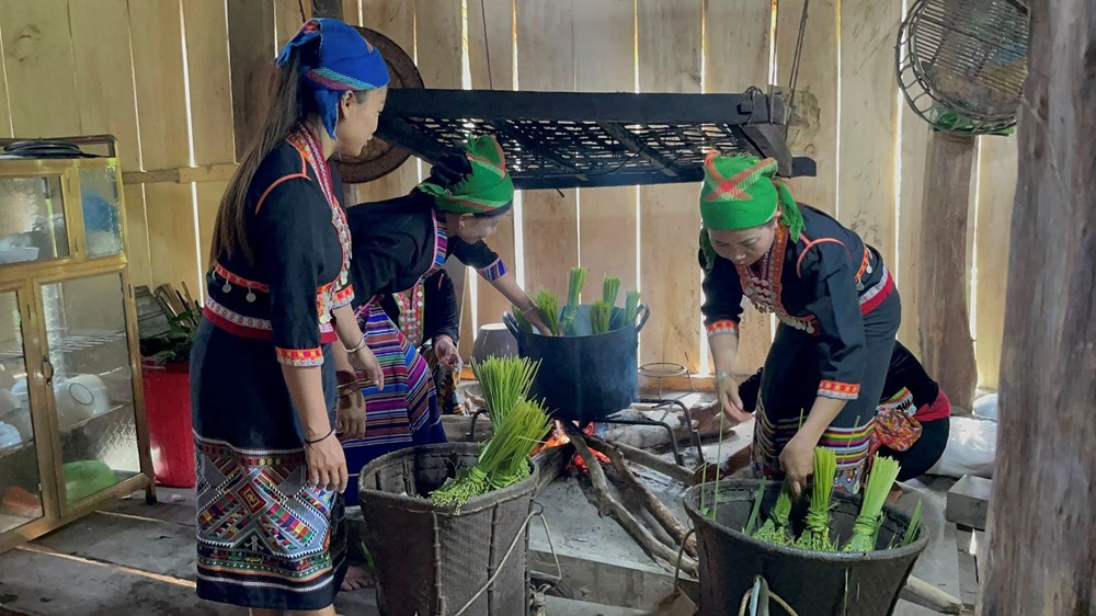 Rộn ràng lễ hội mừng lúa mới của đồng bào Khơ Mú miền Tây xứ Nghệ - ảnh 3