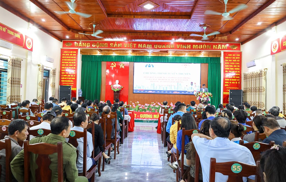 Đẩy mạnh phong trào “Toàn dân xây dựng văn hóa giao thông an toàn” - ảnh 1