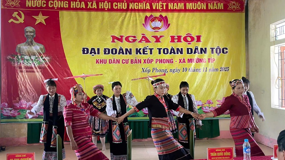 Rộn ràng Ngày hội Đại đoàn kết toàn dân tộc ở bản Xốp Phong - ảnh 1