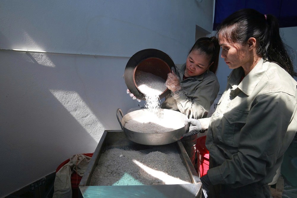 Diêm dân tăng giá trị “hạt ngọc trời” nhờ hướng sản xuất mới - ảnh 2