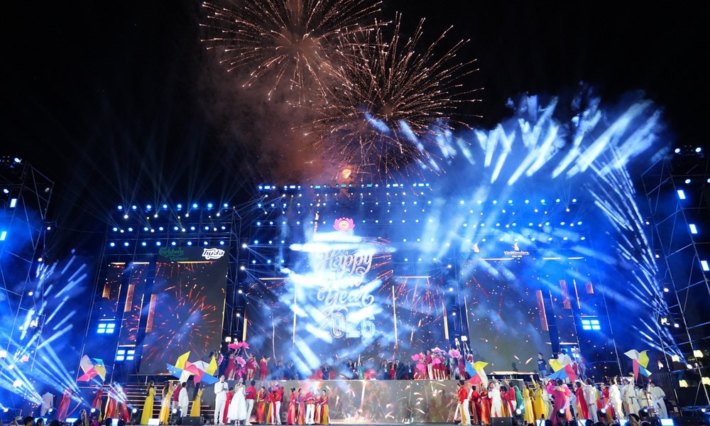 Nghệ An chào năm mới 2026 “Hào khí Sông Lam” - ảnh 2