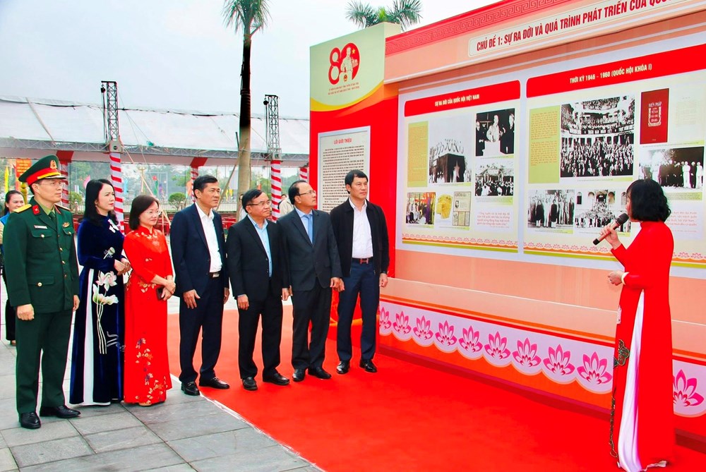 Triển lãm ảnh kỷ niệm 80 năm Quốc hội Việt Nam tại Nghệ An - ảnh 3