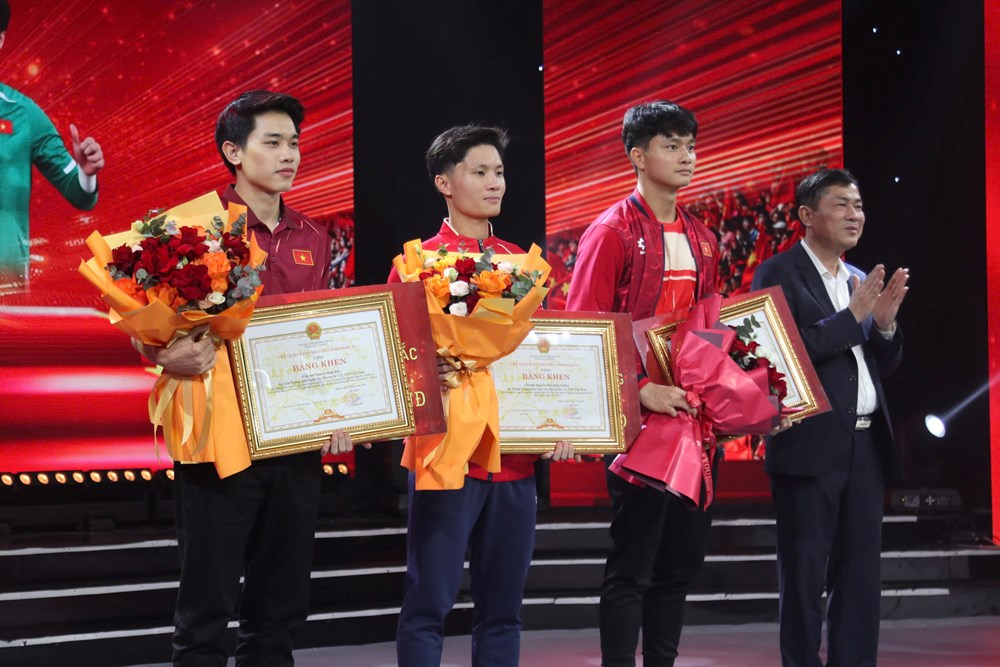 Đình Bắc, Văn Bình, Quốc Cường tri ân cổ động viên xứ Nghệ - ảnh 2