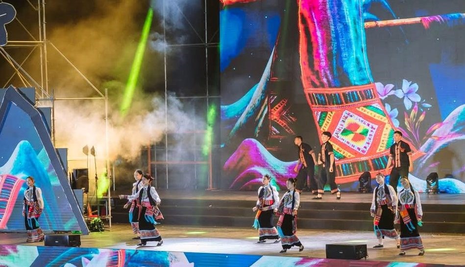 Rộn ràng đêm hội “Sắc Xuân vùng cao – Ấm tình đồng bào” - ảnh 2