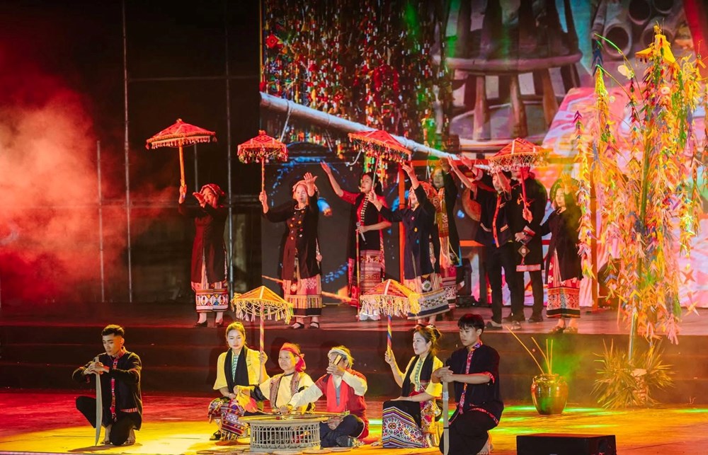 Rộn ràng đêm hội “Sắc Xuân vùng cao – Ấm tình đồng bào” - ảnh 4