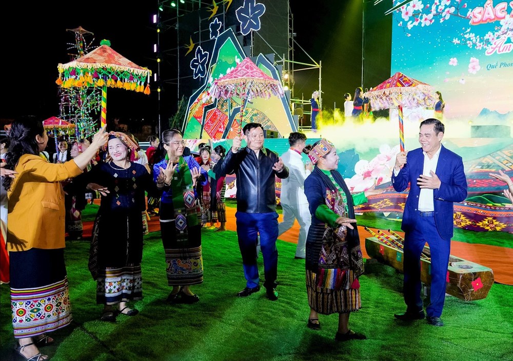 Rộn ràng đêm hội “Sắc Xuân vùng cao – Ấm tình đồng bào” - ảnh 6