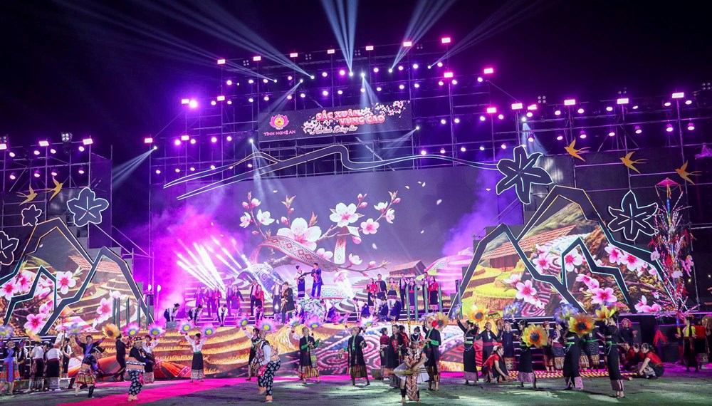 Rộn ràng đêm hội “Sắc Xuân vùng cao – Ấm tình đồng bào” - ảnh 3