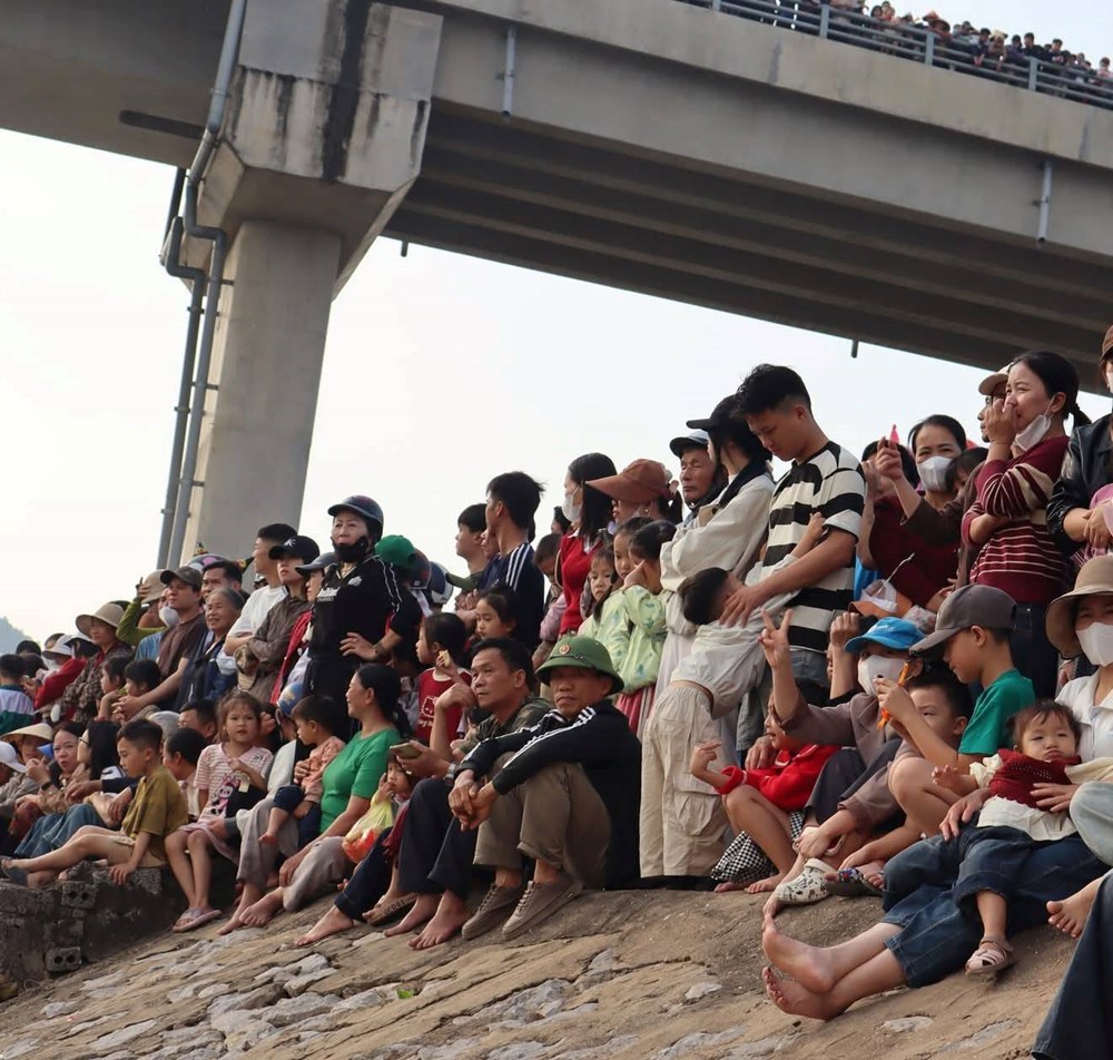 Tưng bừng Lễ hội Cầu Ngư, ngư dân phấn khởi vươn khơi bám biển - ảnh 3