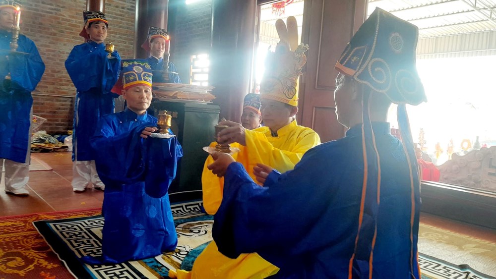 Tưng bừng Lễ hội Cầu Ngư, ngư dân phấn khởi vươn khơi bám biển - ảnh 1