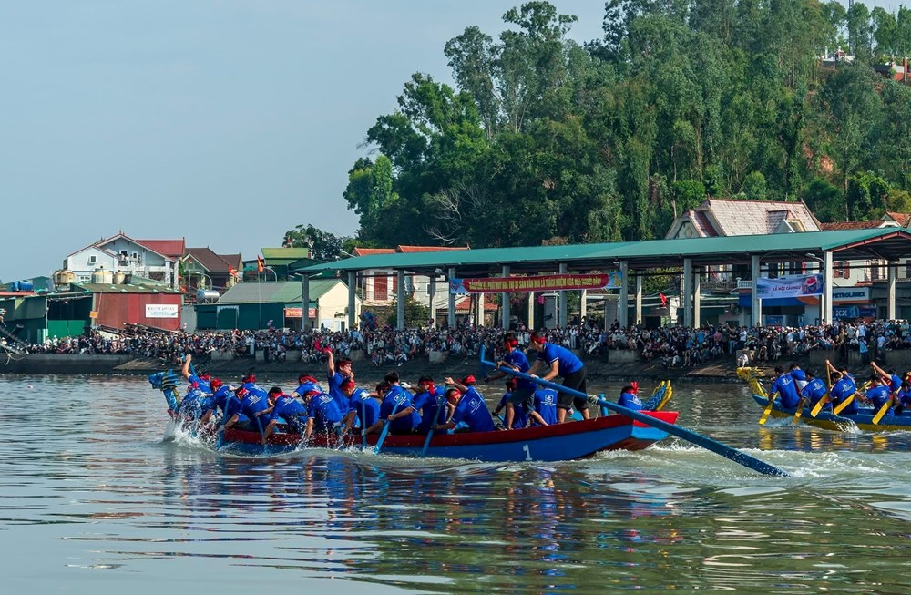 Tưng bừng Lễ hội Cầu Ngư, ngư dân phấn khởi vươn khơi bám biển - ảnh 2