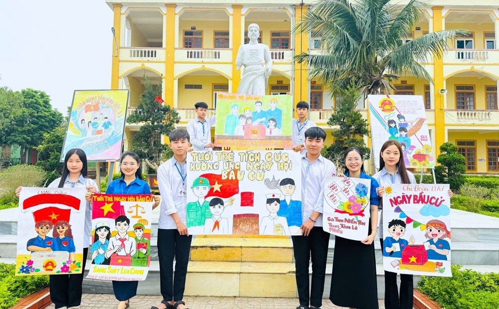 Tuổi trẻ lan tỏa thông điệp bầu cử qua những bức tranh vẽ cổ động - ảnh 1