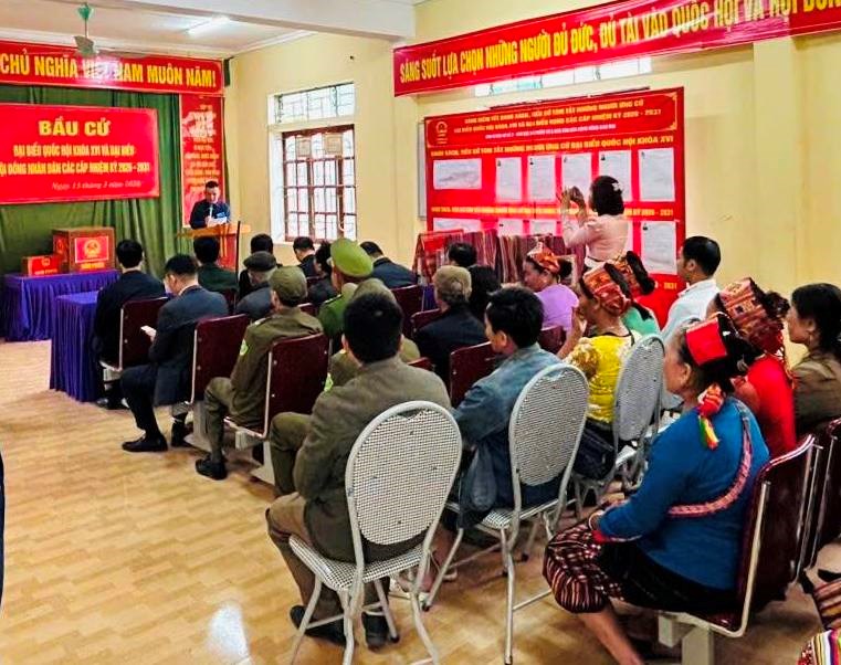 Cử tri ở 55 khu vực miền núi, biên giới Nghệ An đi bầu cử sớm - ảnh 4