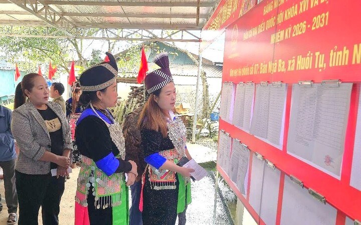 Cử tri ở 55 khu vực miền núi, biên giới Nghệ An đi bầu cử sớm - ảnh 3