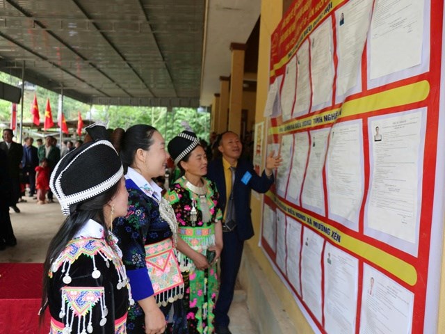 Ấn tượng trang phục truyền thống trong Ngày hội non sông ở miền tây xứ Nghệ - ảnh 4