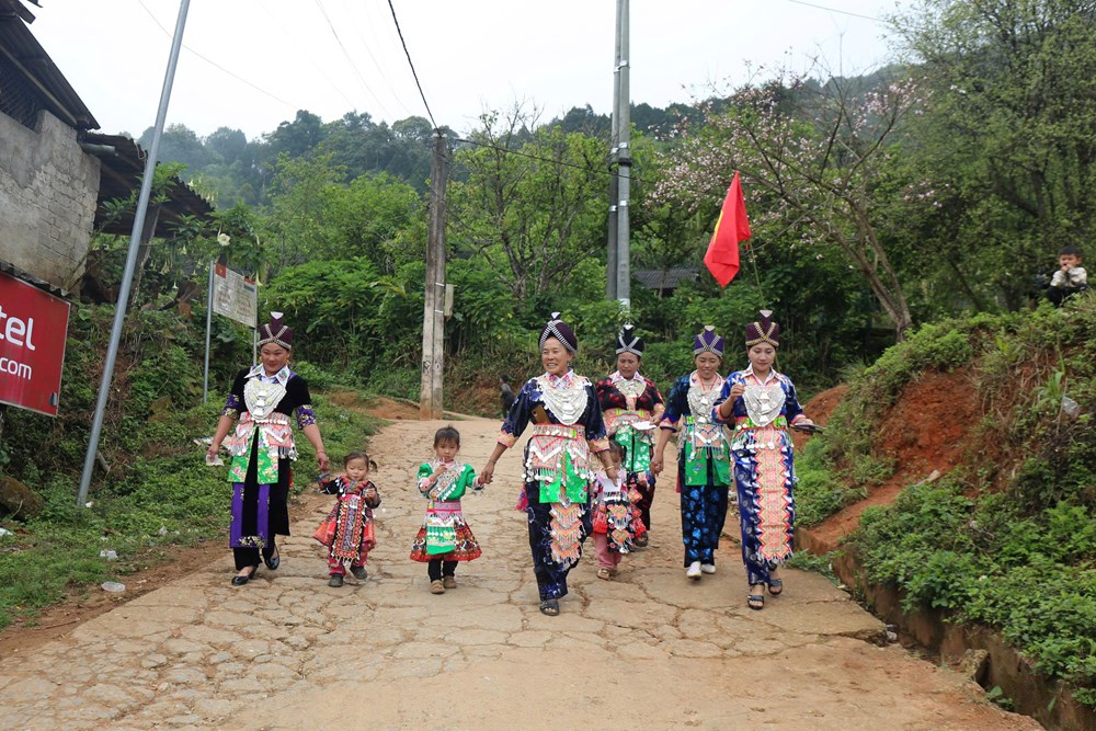 Ấn tượng trang phục truyền thống trong Ngày hội non sông ở miền tây xứ Nghệ - ảnh 6