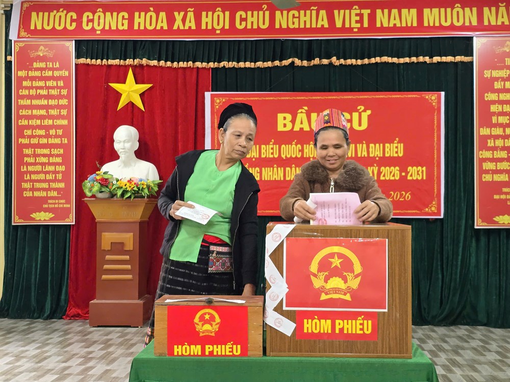 Ấn tượng trang phục truyền thống trong Ngày hội non sông ở miền tây xứ Nghệ - ảnh 3